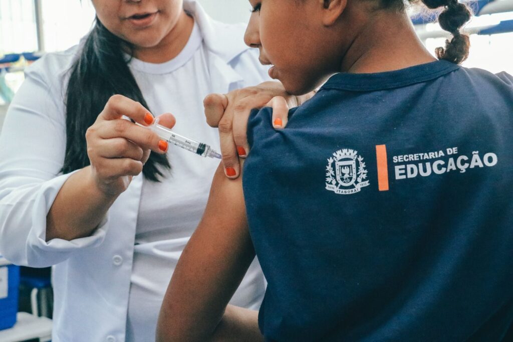Conferência da Carteirinha de Vacinação nas Escolas de Inajá